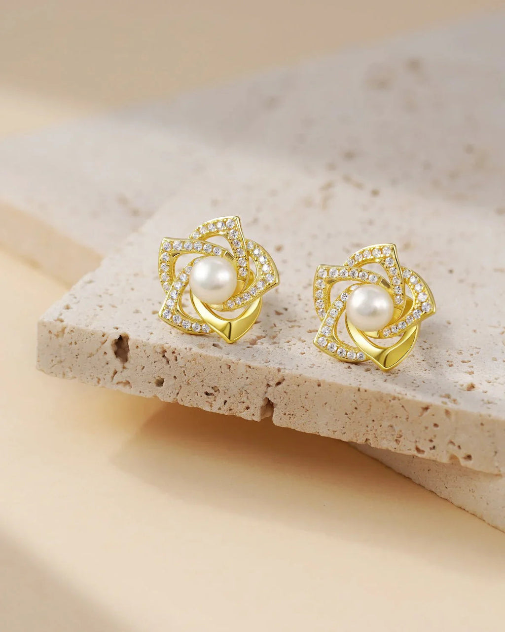 14k Gold Flower Pearl Earrings