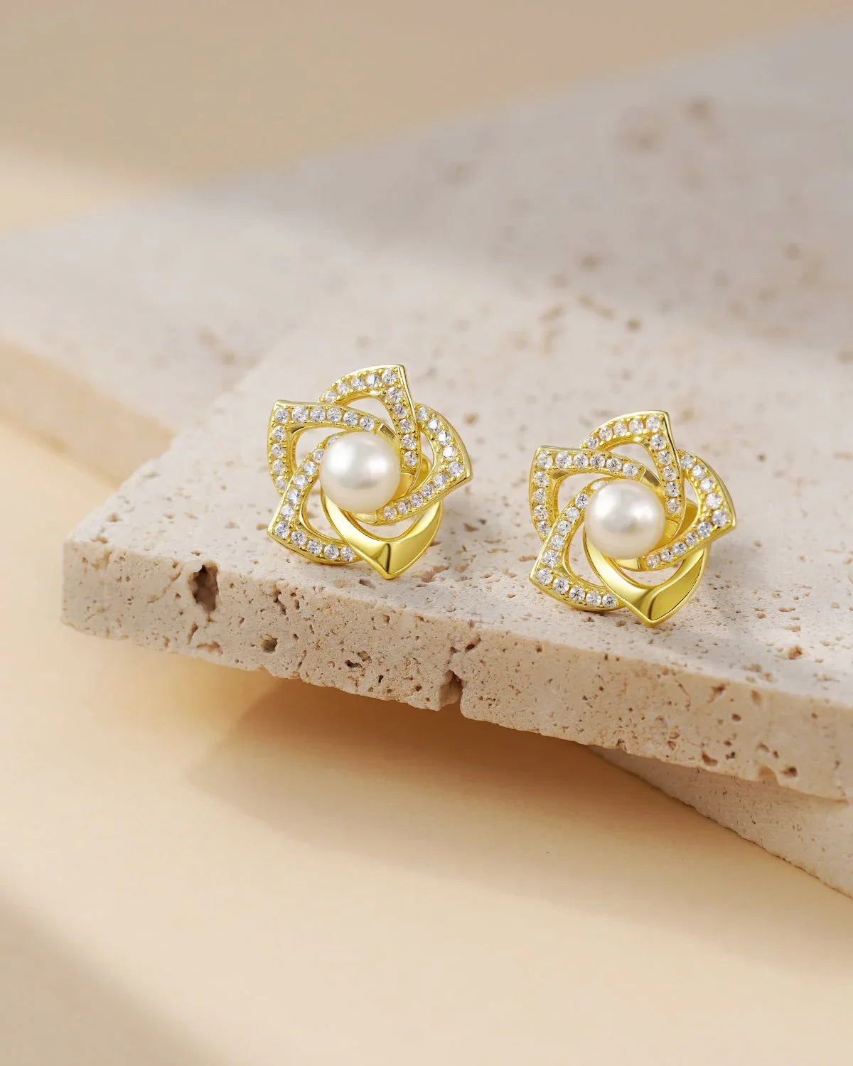 14k Gold Flower Pearl Earrings