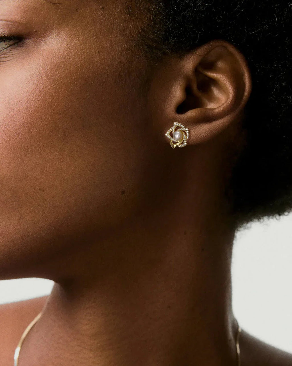 14k Gold Flower Pearl Earrings