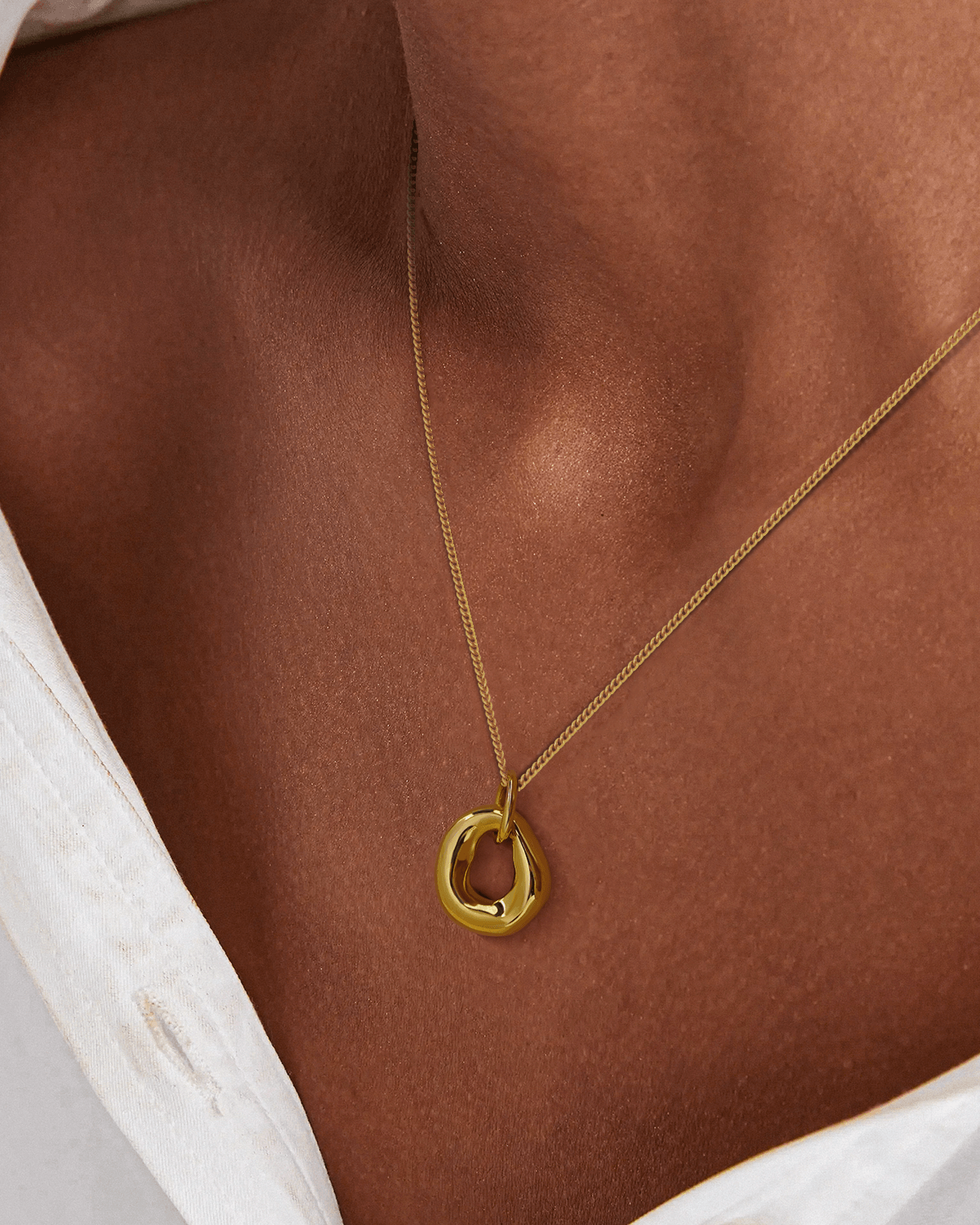Minimalist Organic Circle Pendant necklace