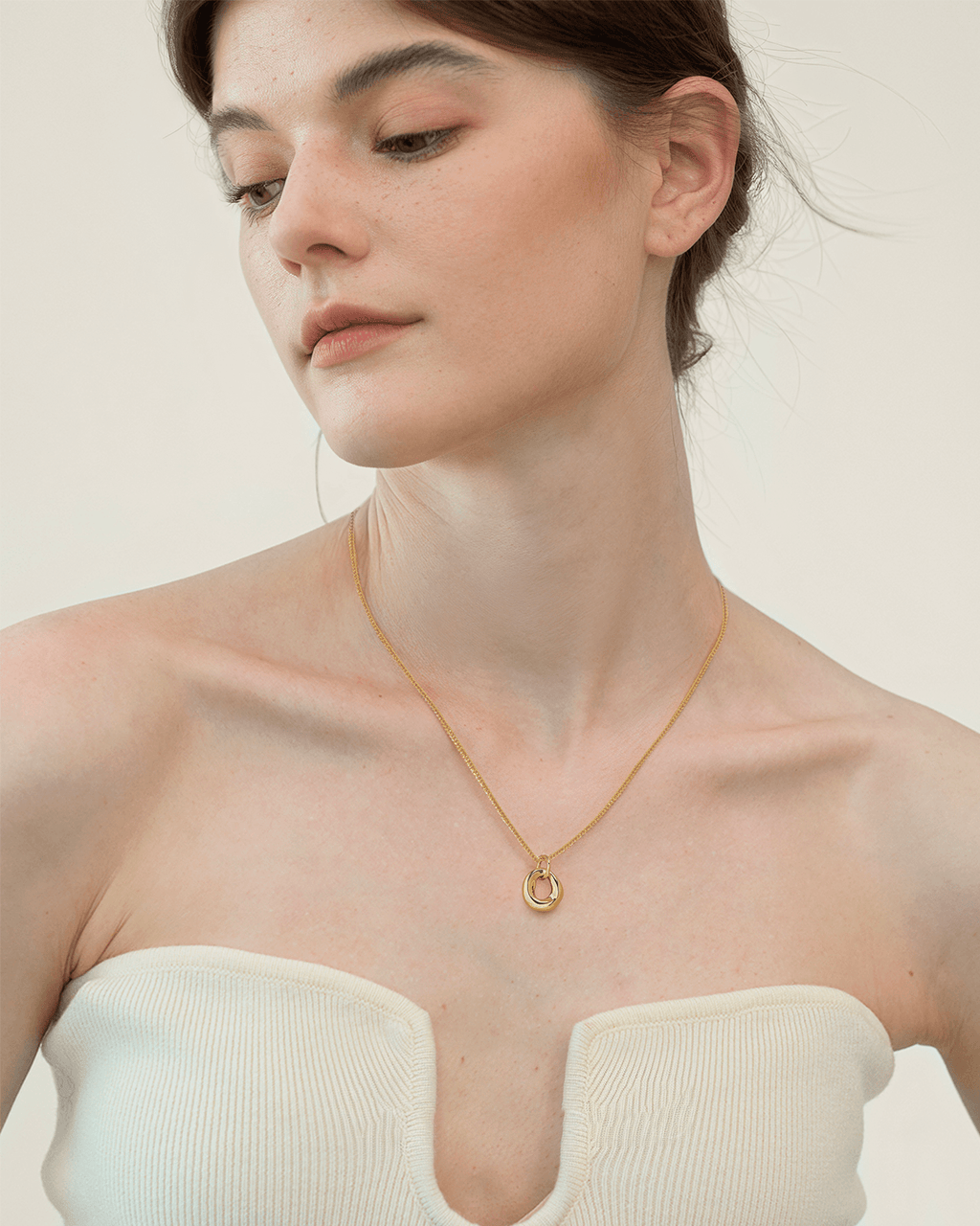 Minimalist Organic Circle Pendant necklace