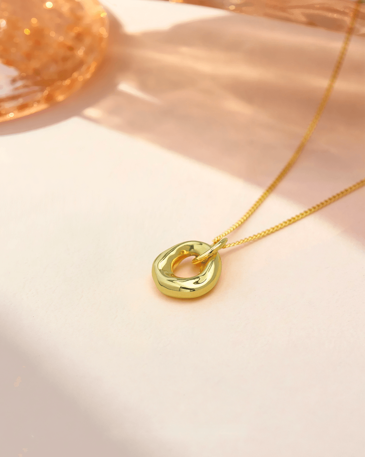 Minimalist Organic Circle Pendant necklace