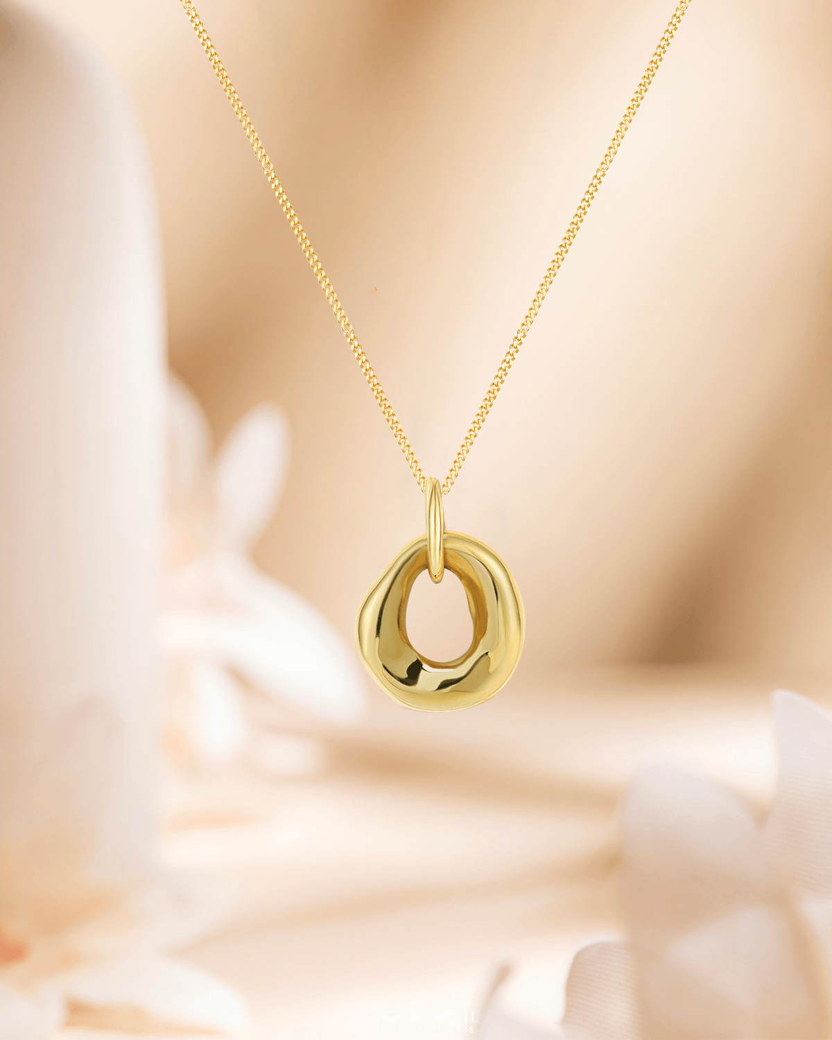 Minimalist Organic Circle Pendant necklace