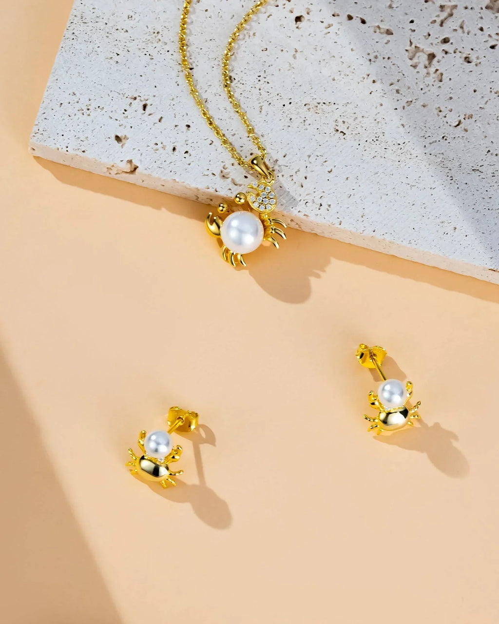 Crab Pearl Pendant Necklace