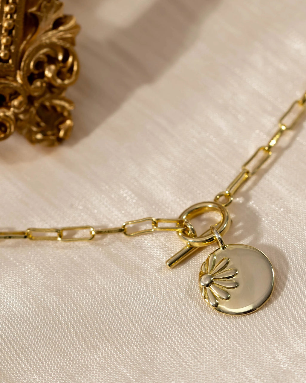 Gold Daisy Necklace
