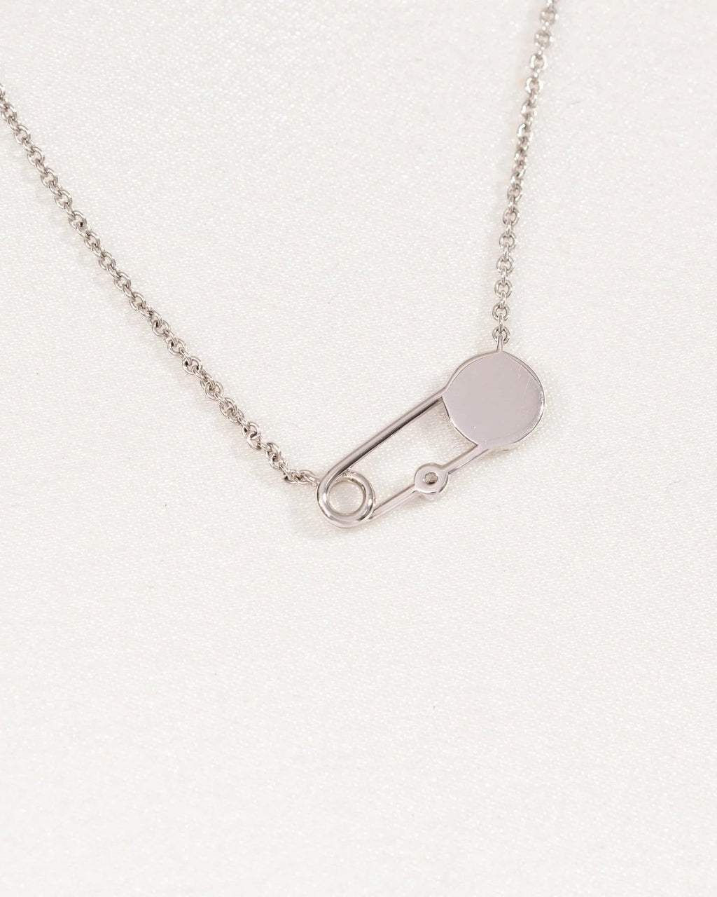 Lucky Star Safety Pin Necklace – Diamond-Inspired Pendant for Women