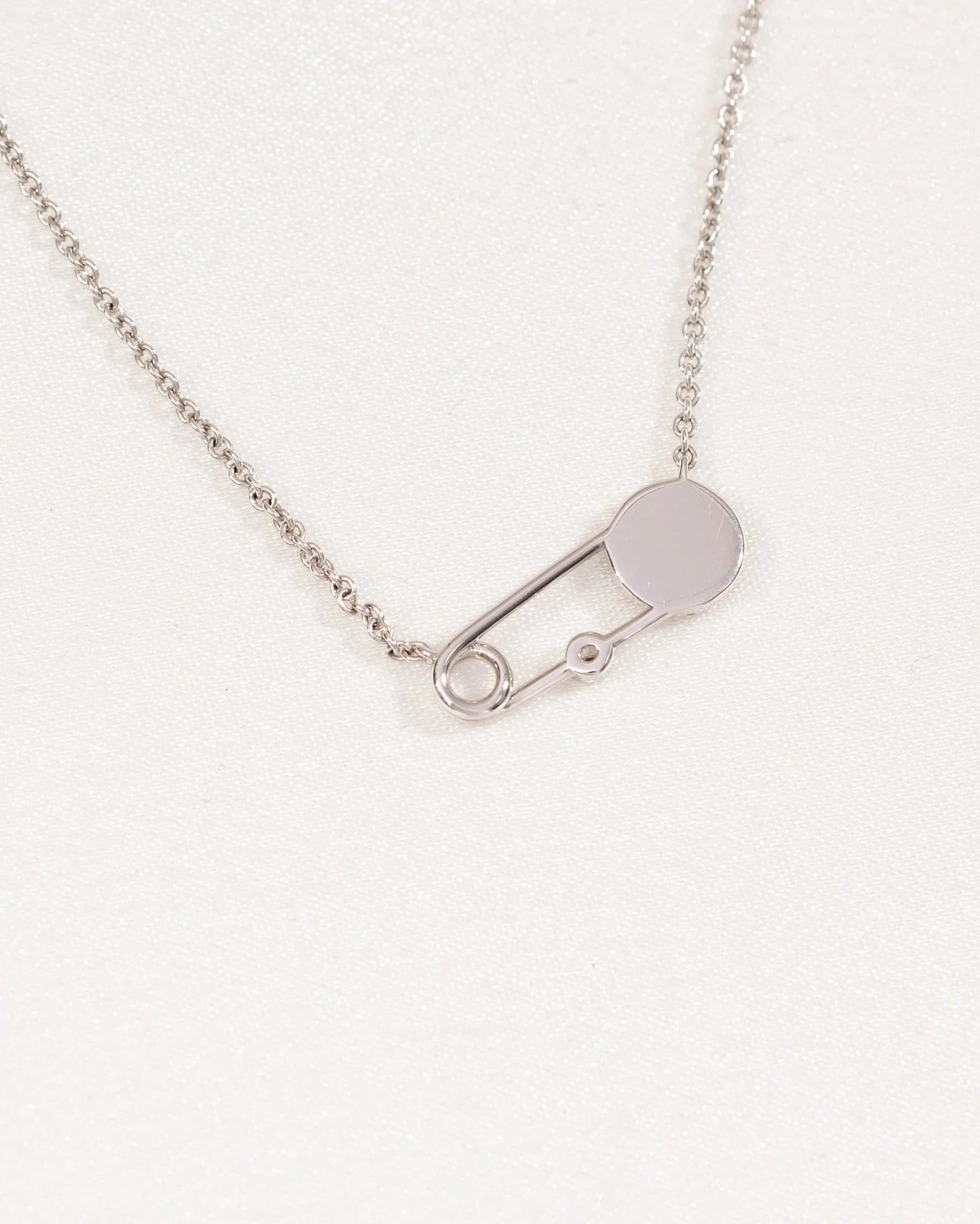 Lucky Star Safety Pin Necklace – Diamond-Inspired Pendant for Women