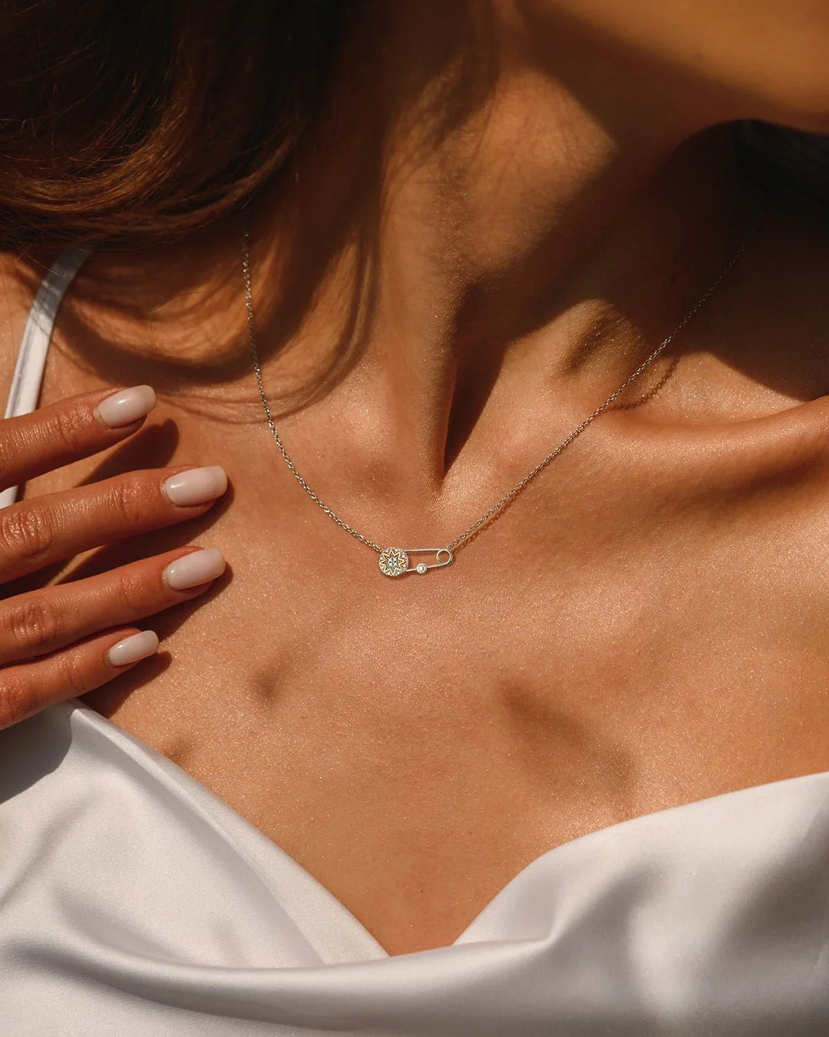 Lucky Star Safety Pin Necklace – Diamond-Inspired Pendant for Women