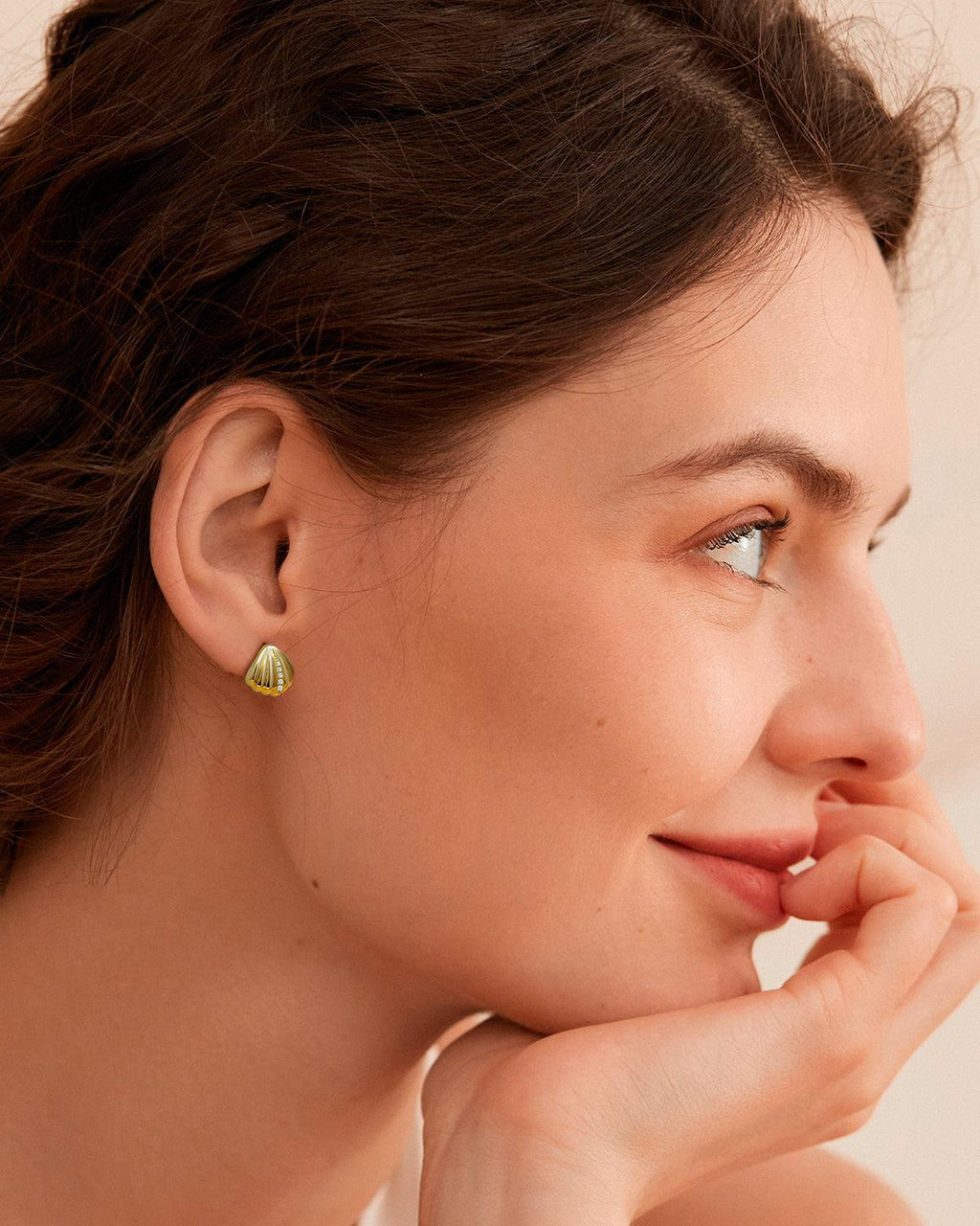 Molenia Shell Stud Earrings