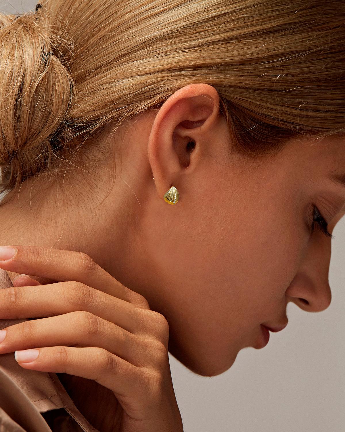 Molenia Shell Stud Earrings